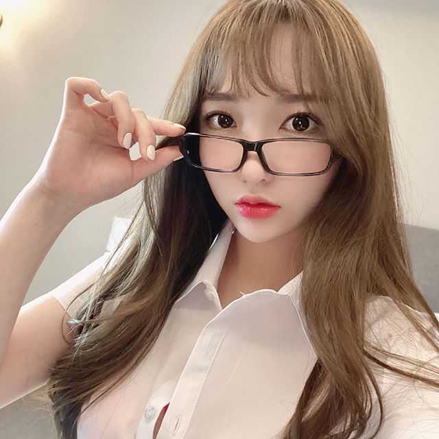 손예은(孫樂樂)